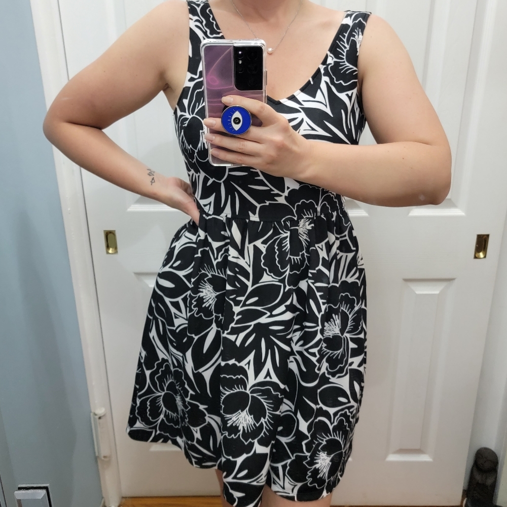 London Times black n white floral cocktail dress